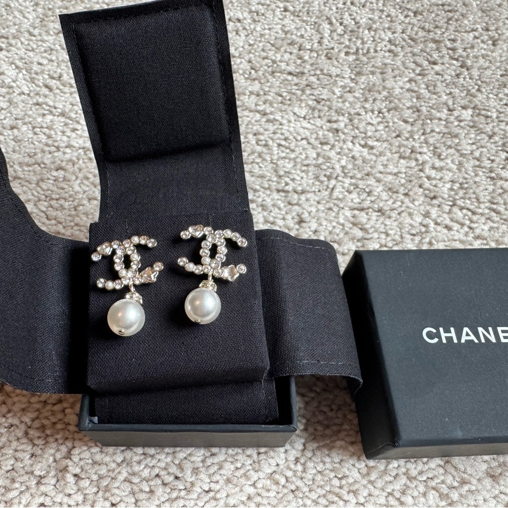 CHANEL 25P Silver and Pearl Drop Earrings